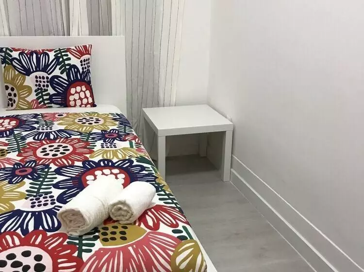 Retkeilymaja Charming Episode