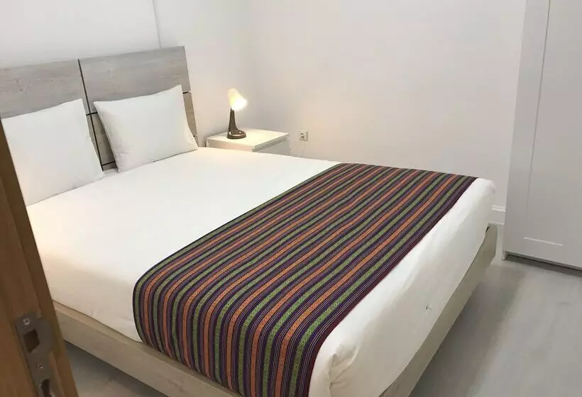 Retkeilymaja Charming Episode