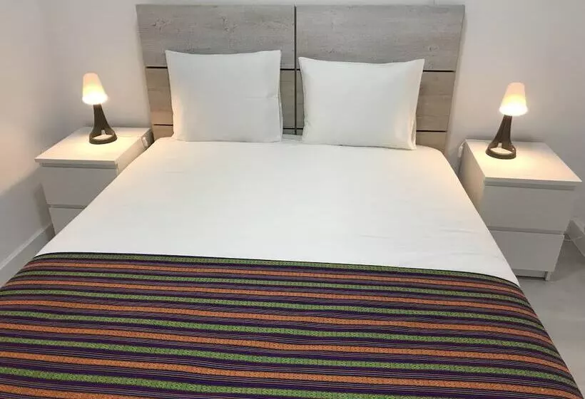 Retkeilymaja Charming Episode