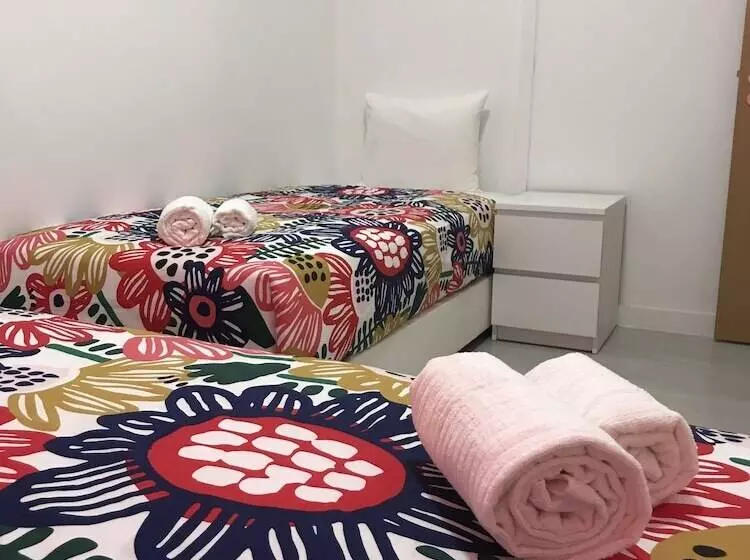 Retkeilymaja Charming Episode