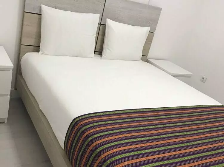 Retkeilymaja Charming Episode