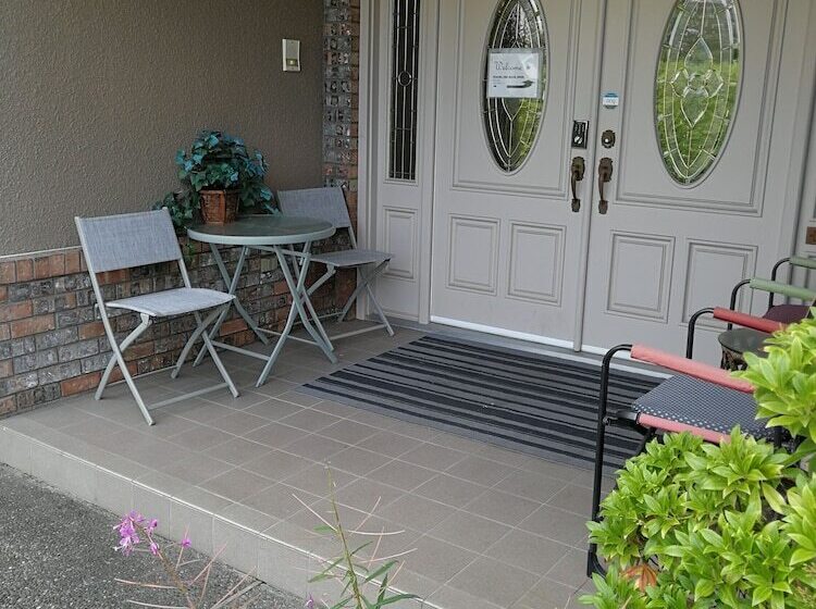 مبيت وإفطار Com House