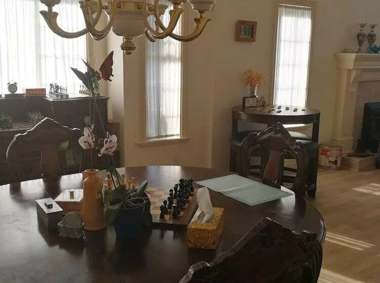 Aamiaismajoitus (B&B) Com House