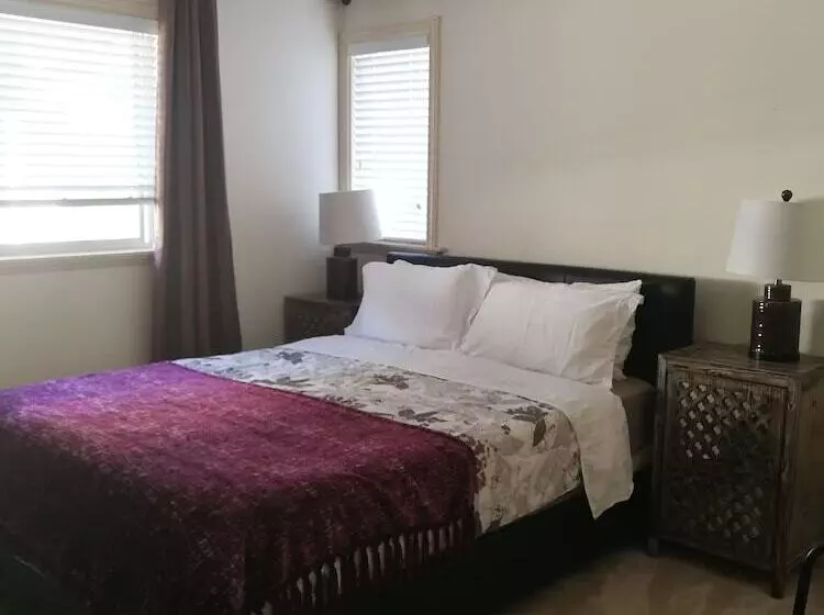 Aamiaismajoitus (B&B) Com House