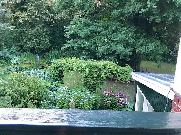تختخواب و صبحانه Guesthouse Villa De Eikhof