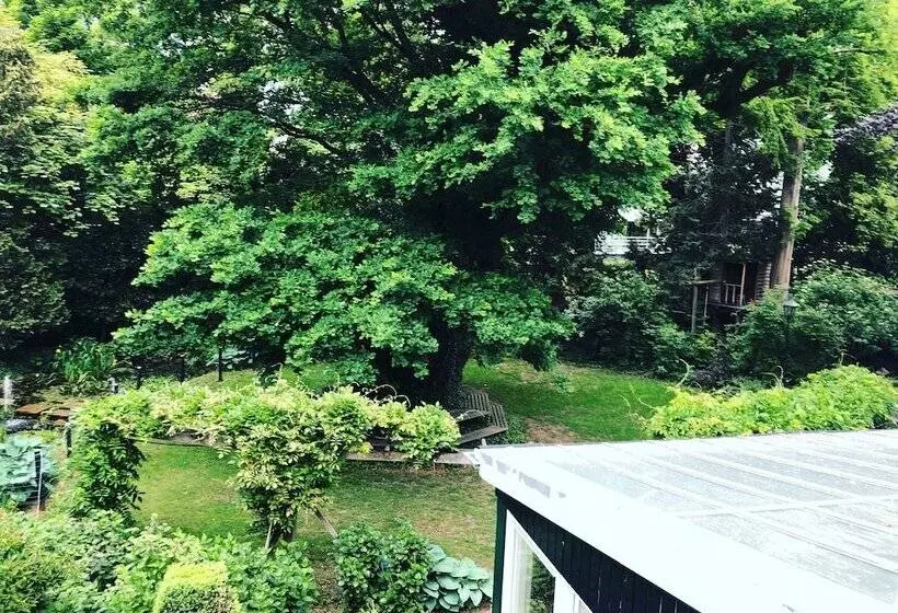 تختخواب و صبحانه Guesthouse Villa De Eikhof