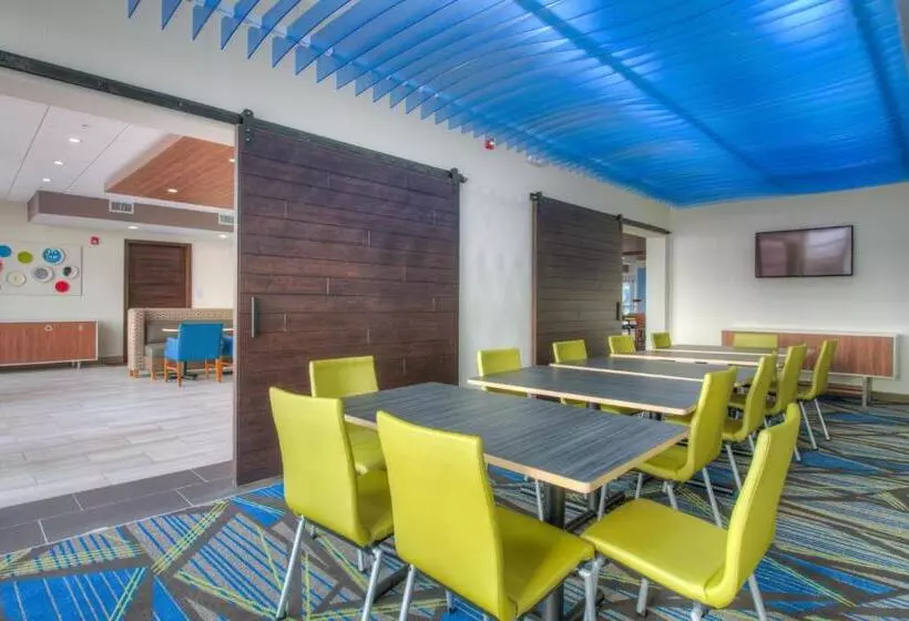 Hotelli Holiday Inn Express & Suites   Remington, An Ihg