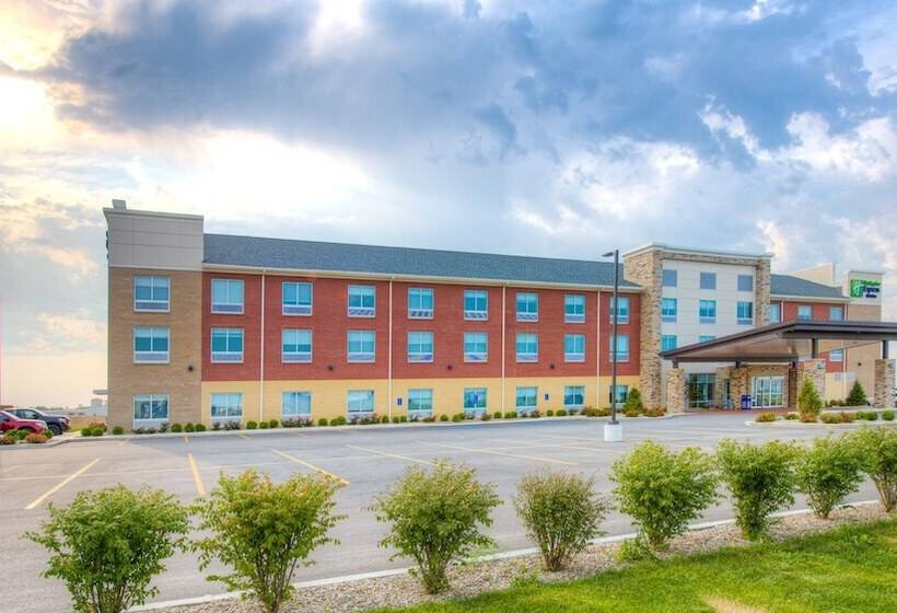 בית מלון כפרי Holiday Inn Express & Suites Remington, An Ihg