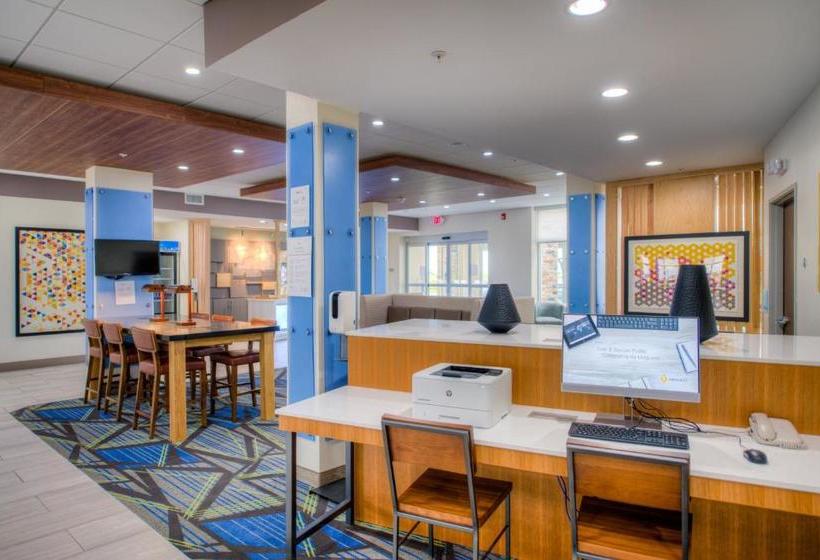 בית מלון כפרי Holiday Inn Express & Suites Remington, An Ihg