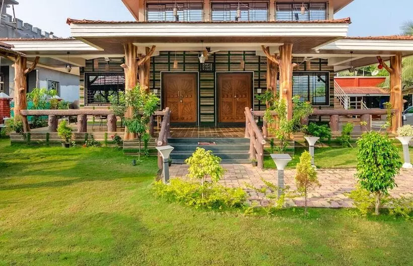 Hotelli Malhar Villa