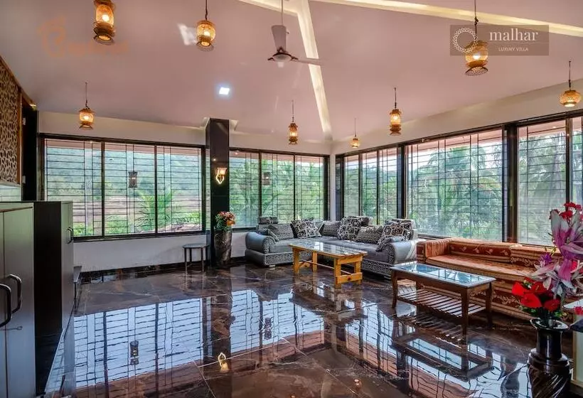 Hotelli Malhar Villa