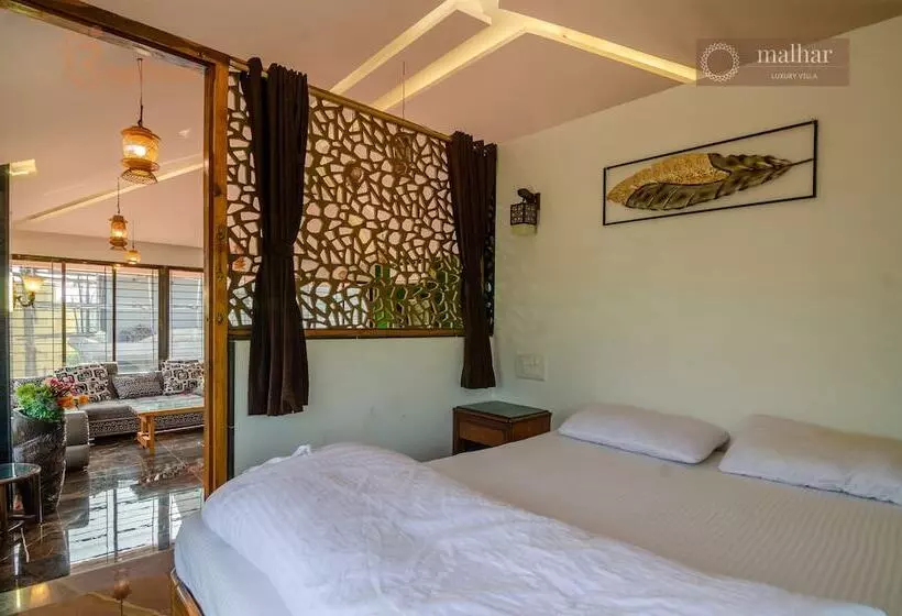 Hotelli Malhar Villa