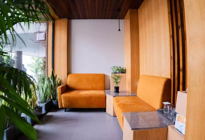 Hotel Rajhans Regency