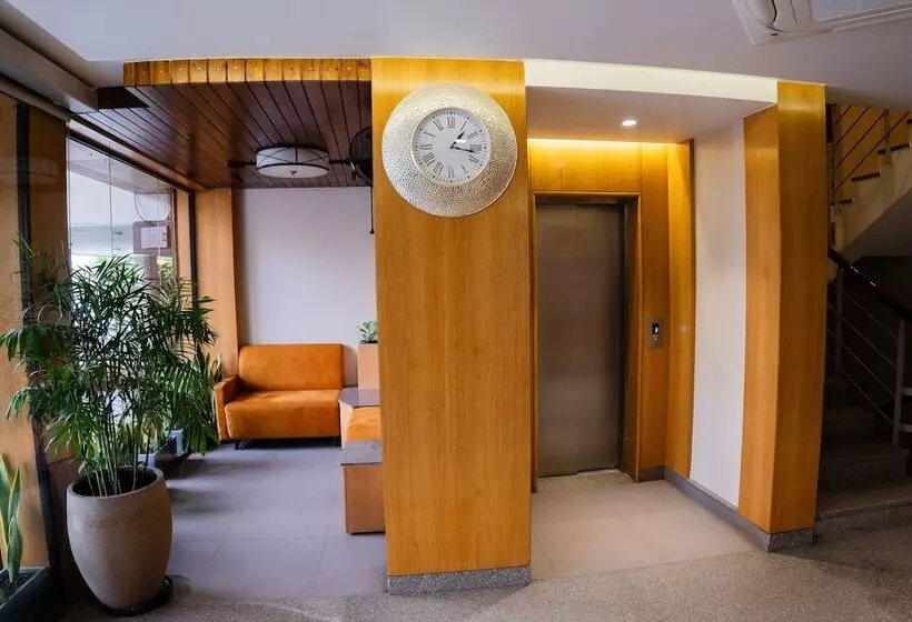Hotel Rajhans Regency
