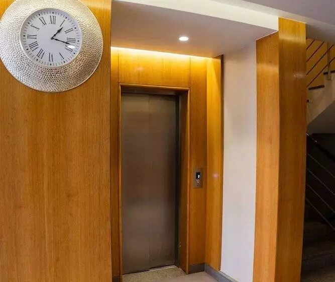 Hotel Rajhans Regency