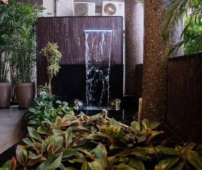 Hotel Rajhans Regency