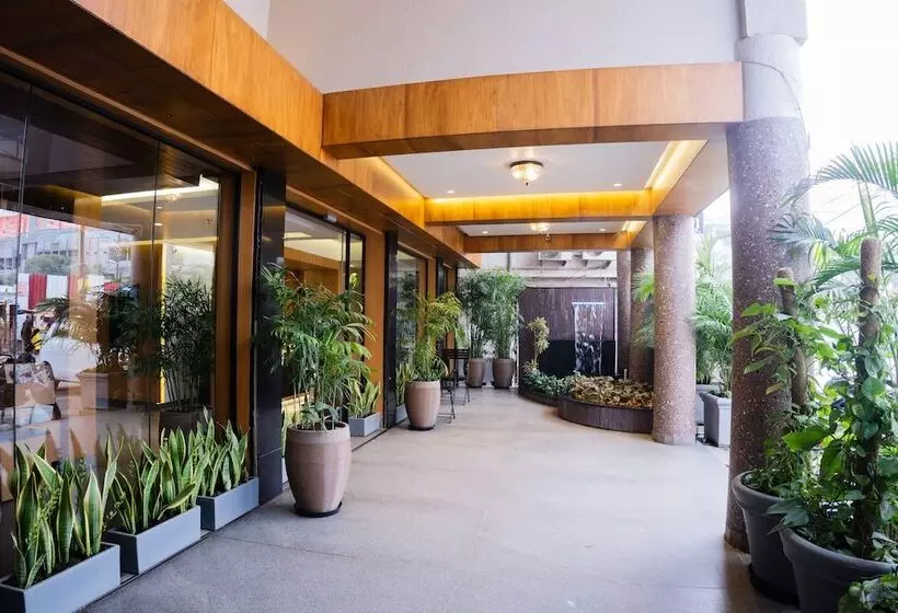 Hotel Rajhans Regency