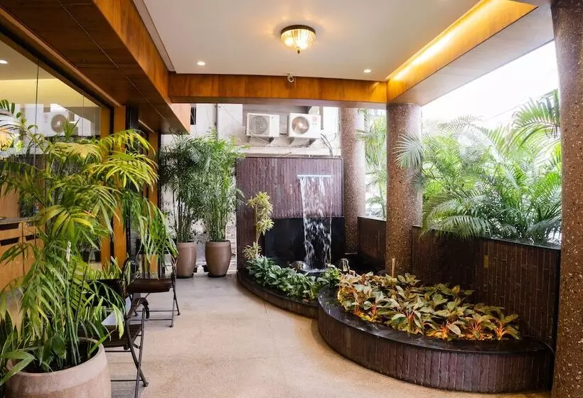 Hotel Rajhans Regency