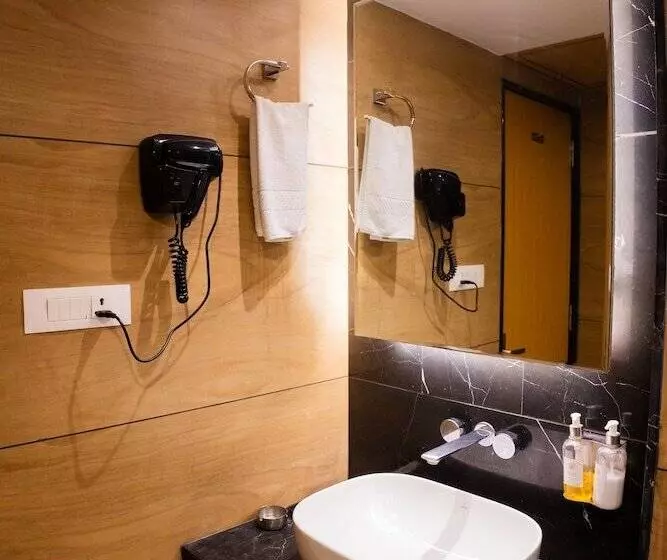 Hotel Rajhans Regency