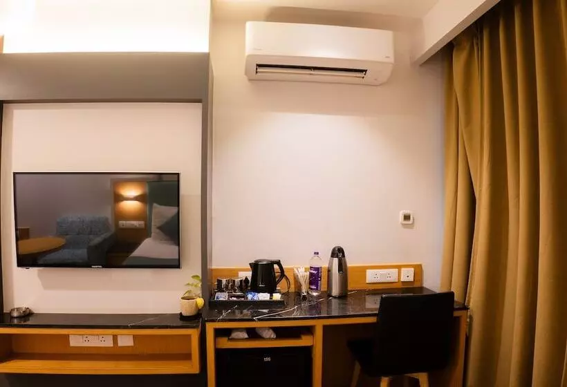 Hotel Rajhans Regency