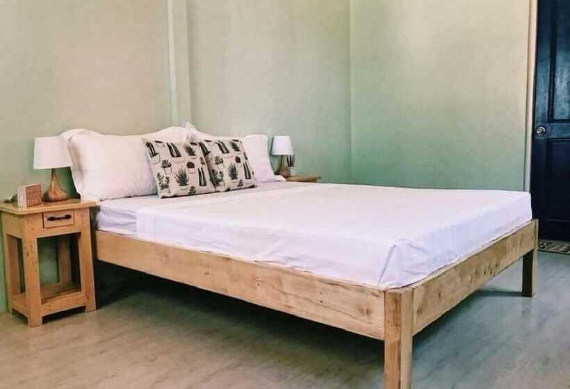 בית מלון כפרי Seaside Hue Resort