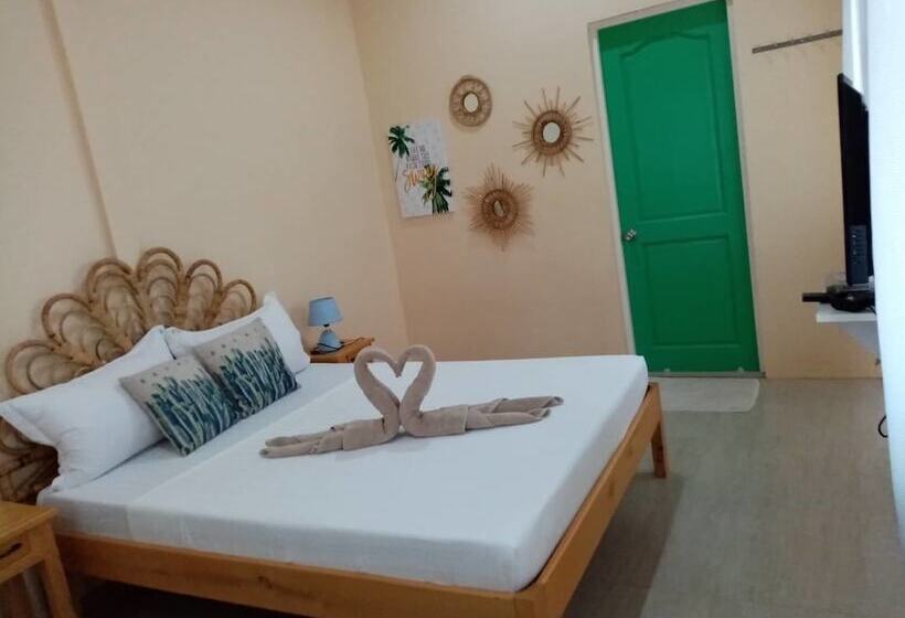 בית מלון כפרי Seaside Hue Resort