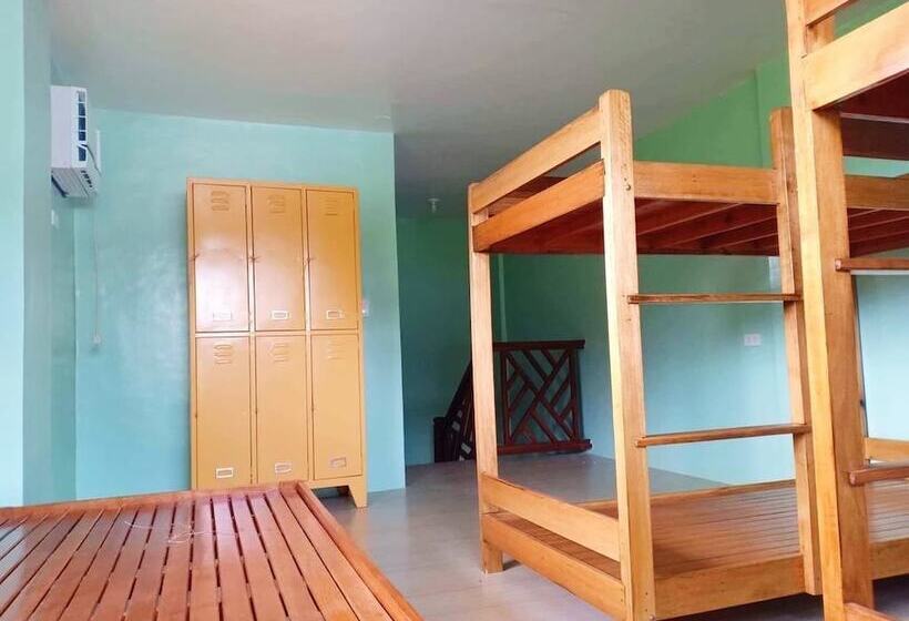 בית מלון כפרי Seaside Hue Resort