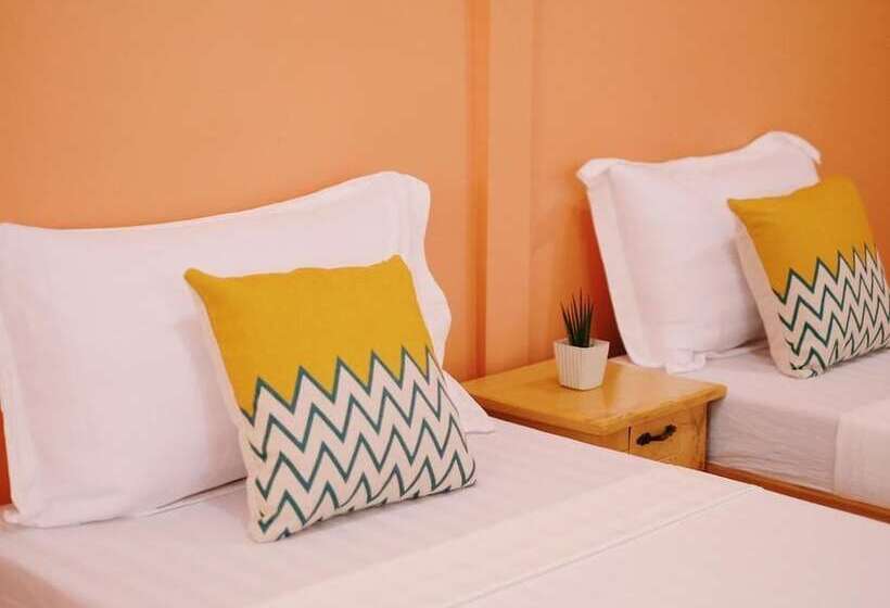 בית מלון כפרי Seaside Hue Resort