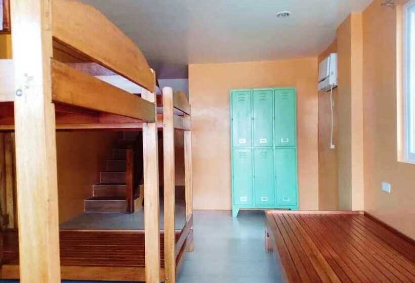 בית מלון כפרי Seaside Hue Resort