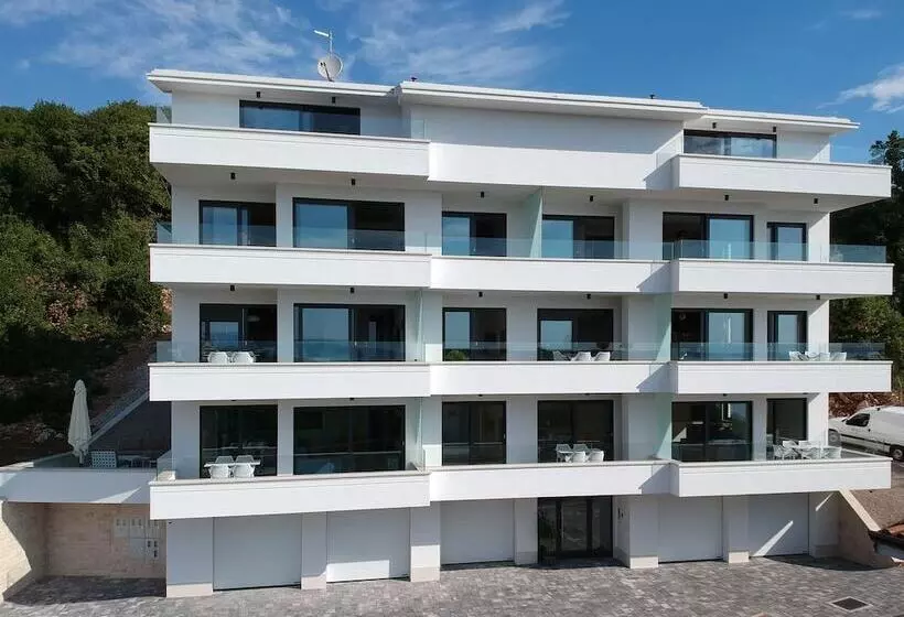 Modena Maris Apartments