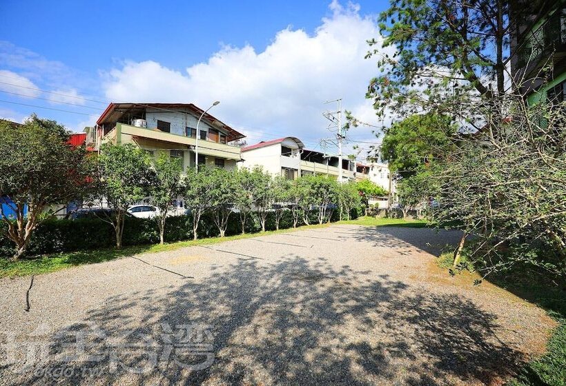 تختخواب و صبحانه Green Castle