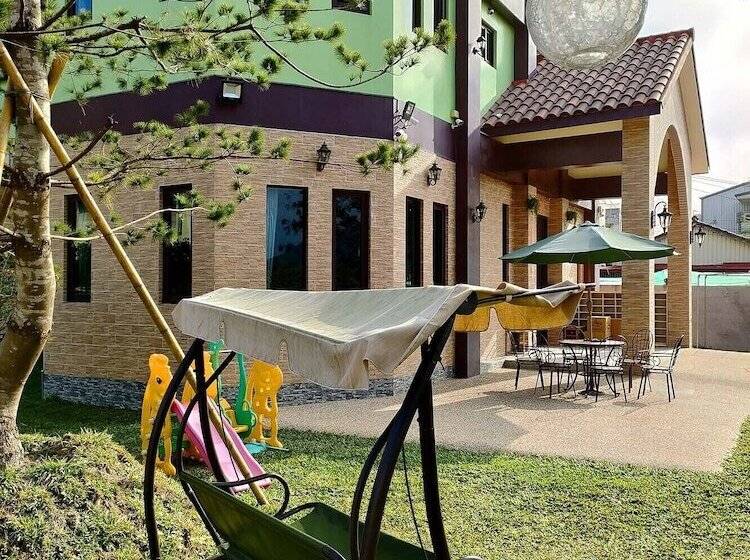 تختخواب و صبحانه Green Castle