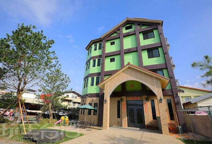 تختخواب و صبحانه Green Castle