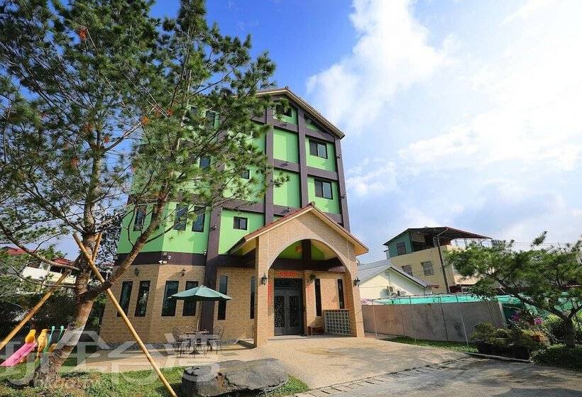 تختخواب و صبحانه Green Castle