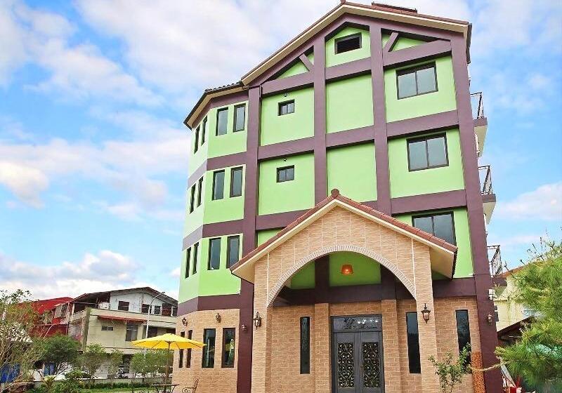 تختخواب و صبحانه Green Castle