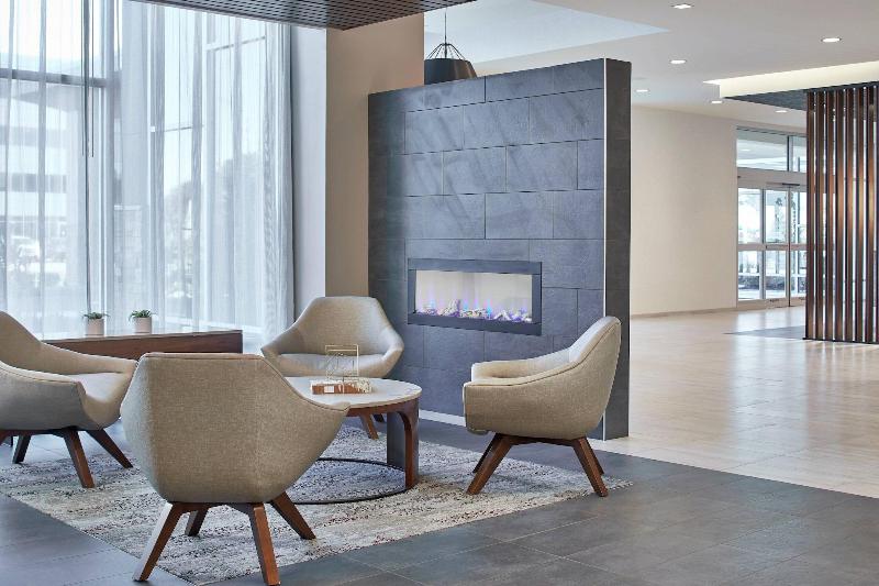 هتل Courtyard By Marriott Albany Airport