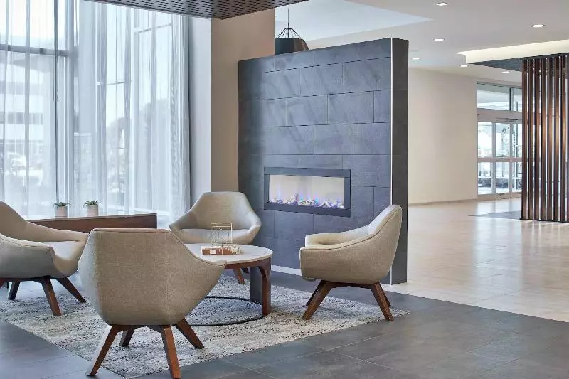 هتل Courtyard By Marriott Albany Airport