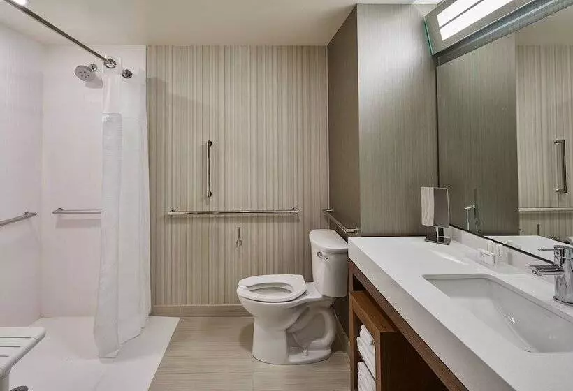 هتل Courtyard By Marriott Albany Airport