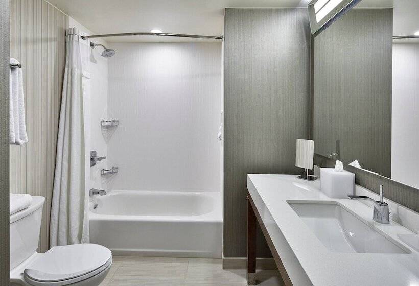 هتل Courtyard By Marriott Albany Airport