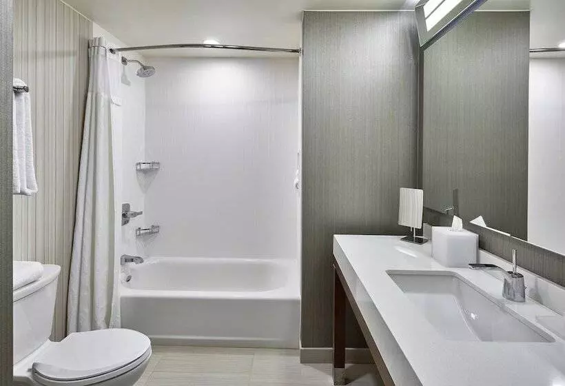 هتل Courtyard By Marriott Albany Airport