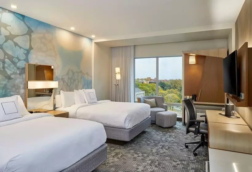 هتل Courtyard By Marriott Albany Airport