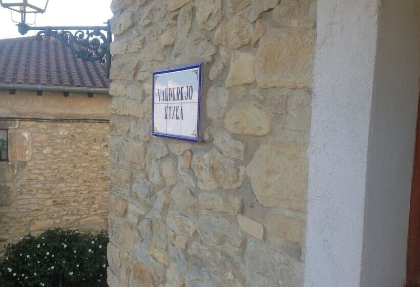 田舎風ホテル Valderejo Etxea