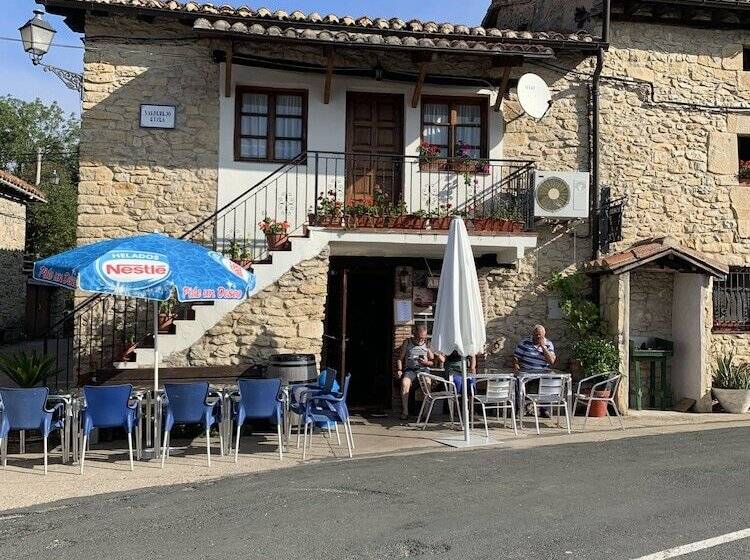 田舎風ホテル Valderejo Etxea