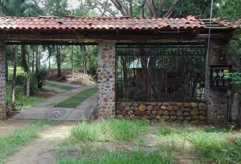 Hotelli Sun & Moon Paradise