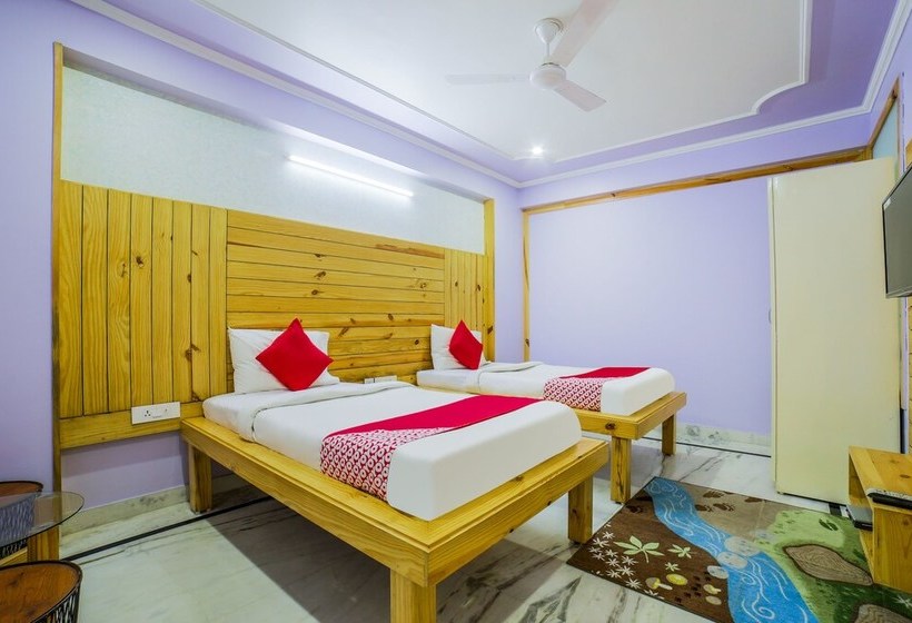 酒店 The Lodge B&b By Oyo Rooms