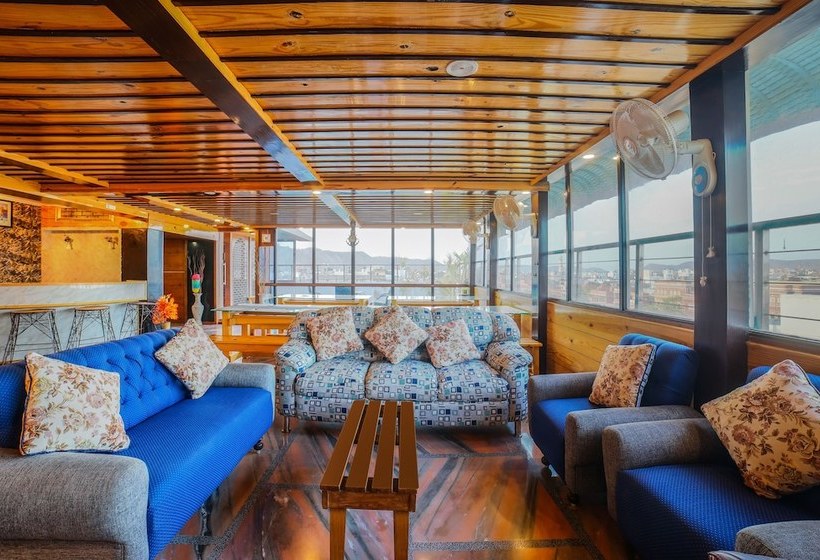 酒店 The Lodge B&b By Oyo Rooms