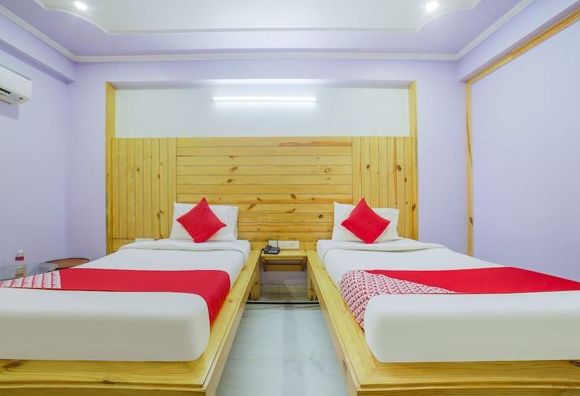 酒店 The Lodge B&b By Oyo Rooms