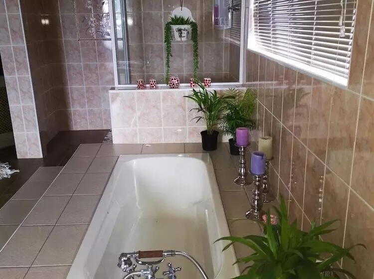 Majatalo Cove View Bed & Breakfast