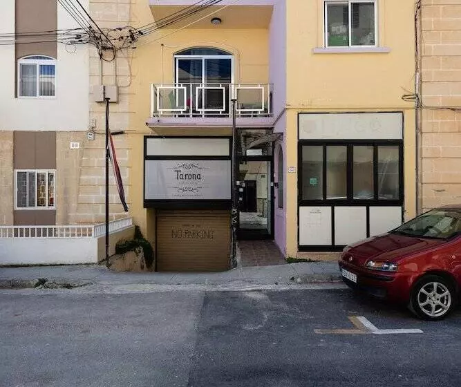 پانسیون Tarona Guesthouse