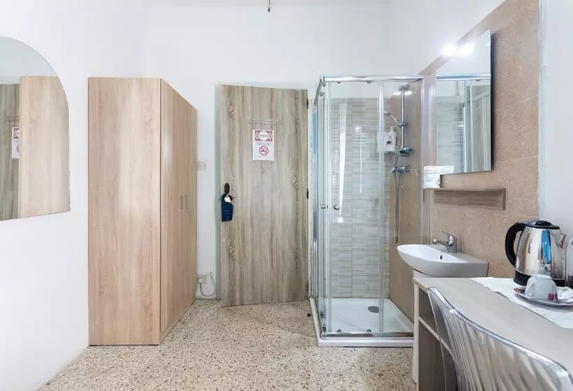پانسیون Tarona Guesthouse